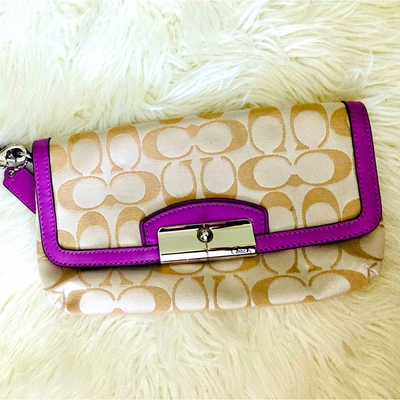 CUTE COACH WRISTLET - Picture 1 of 6